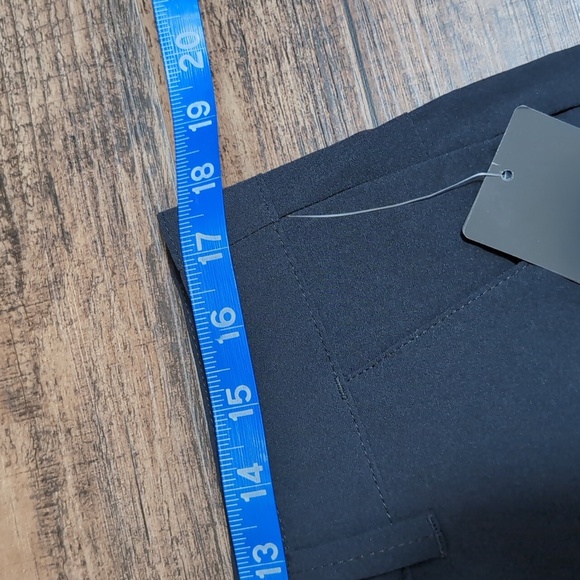 Oakley Take Pro Short 3.0 - NWT Size 34 in Blackout - Picture 8 of 10